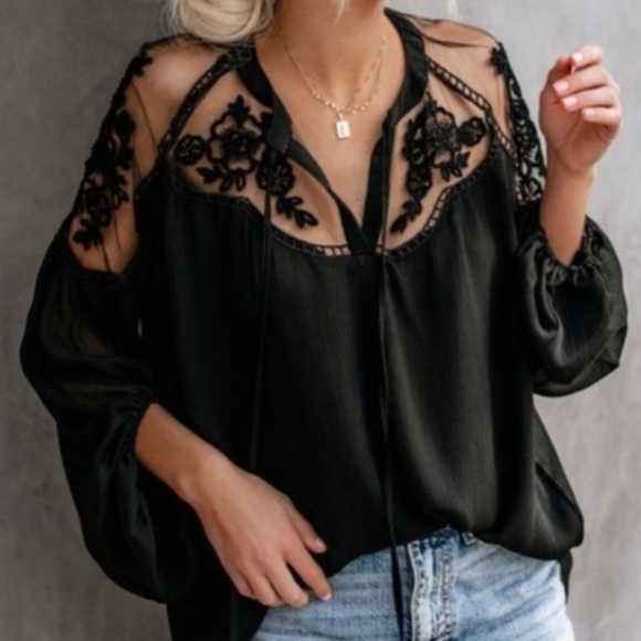 Tops - ✨Flash Sale✨Black Lace Boho Blouse